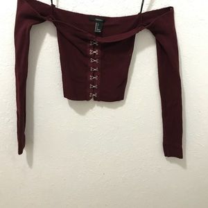 Long sleeve. Strapless crop top.